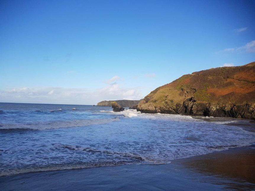 Min Y Don, Stone Cottage By The Edge Of The Sea, Llangrannog Esterno foto